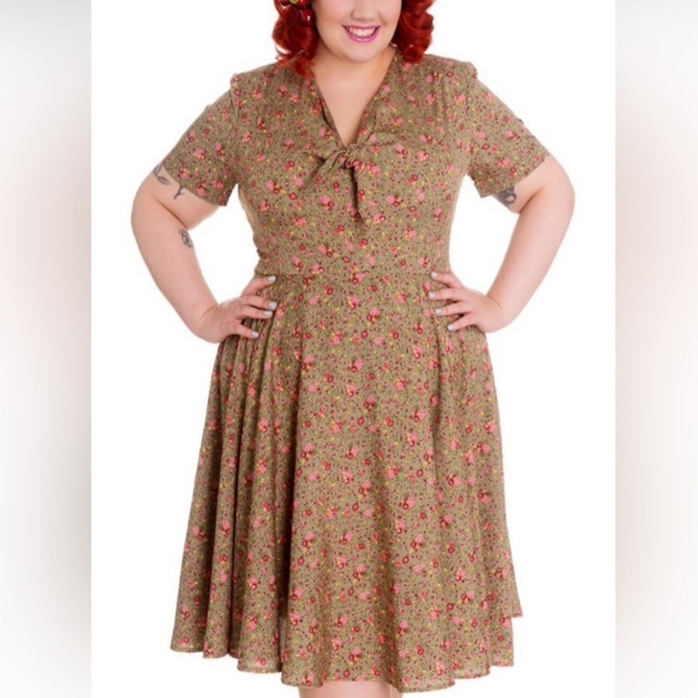 Hell Bunny Vixen Floral 50s flare swing dress